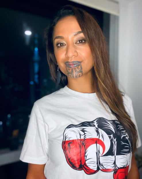 oriini kaipara is a first person with a traditional face tattoo to anchor a primetime news broadcast