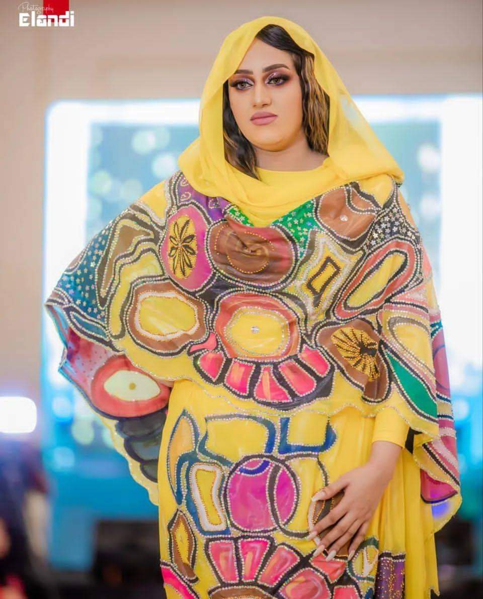 آية آفرو تغيظ نساء السودان و تقول التوب بجي فيني أنا وبس