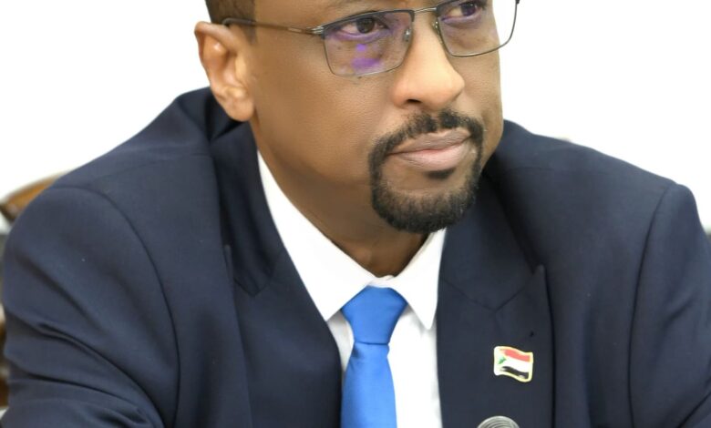 الإعيسر يؤكد أهمية تفعيل الاتحادات الثقافية لنشر ثقافة السلام خالد الإعيسر